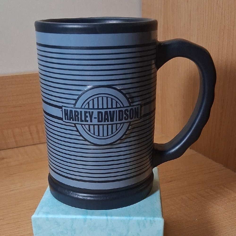 2009 Harley-Davidson Black and Gray Mug